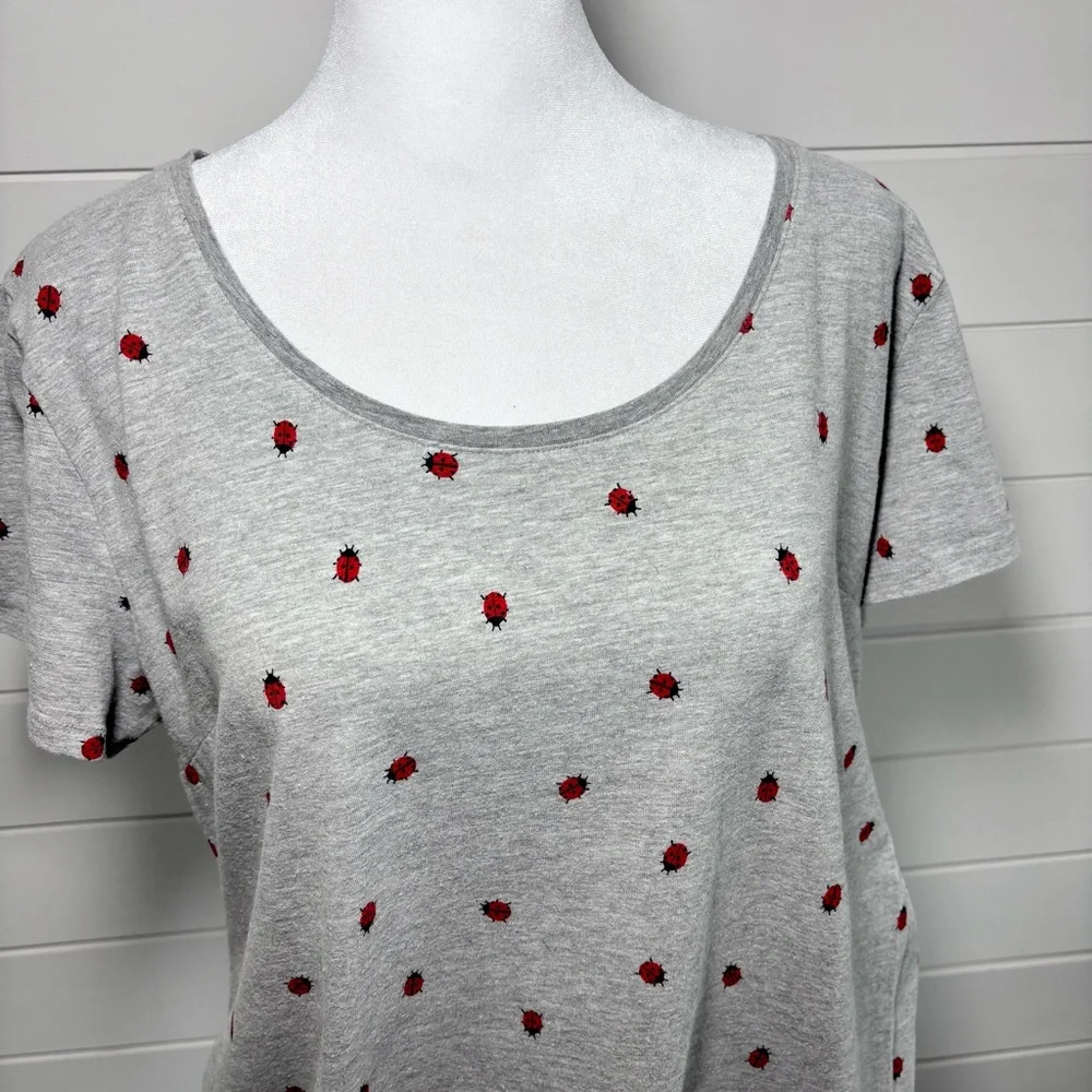 H&M maternity Cotton T-shirt gray with an adorable ladybug pattern Size‎ XL